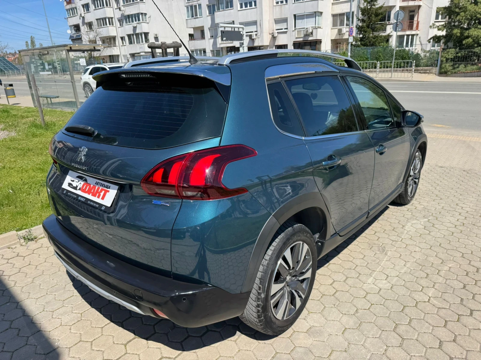 Peugeot 2008 1.2i/AVTOMAT, снимка 4 - Автомобили и джипове - 54311109