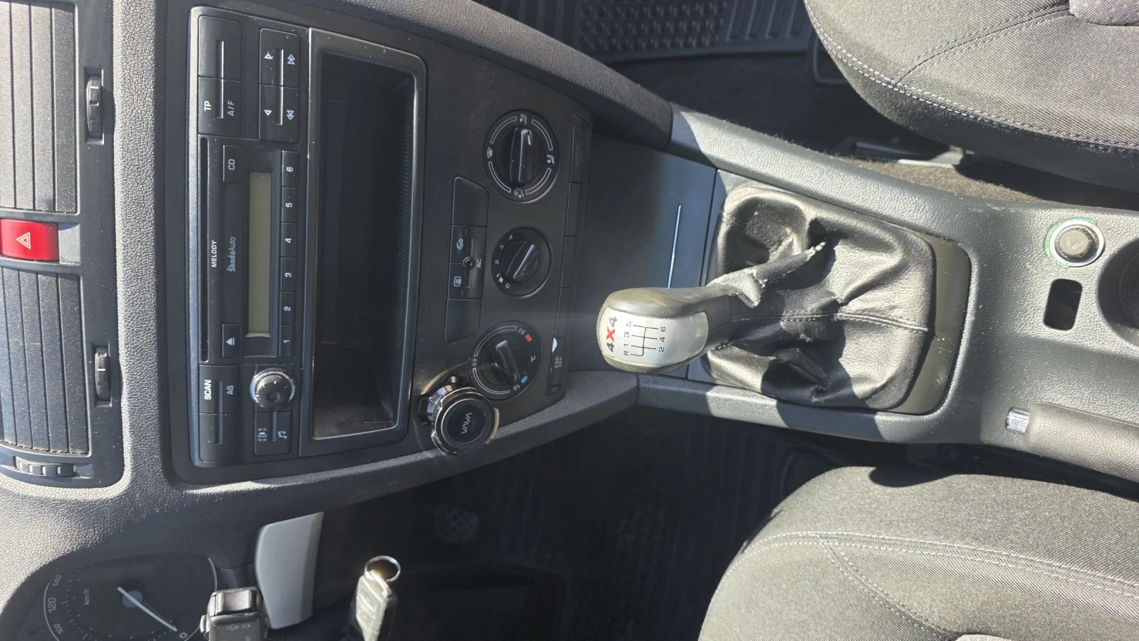 Skoda Octavia 1.9 TDI 4x4 Климатик, снимка 10 - Автомобили и джипове - 54912261