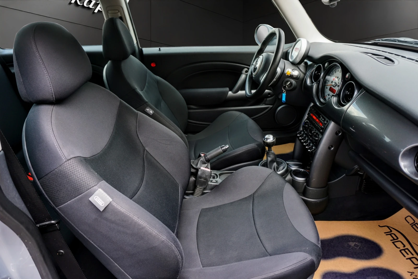Mini One 1.4D , снимка 13 - Автомобили и джипове - 55103820