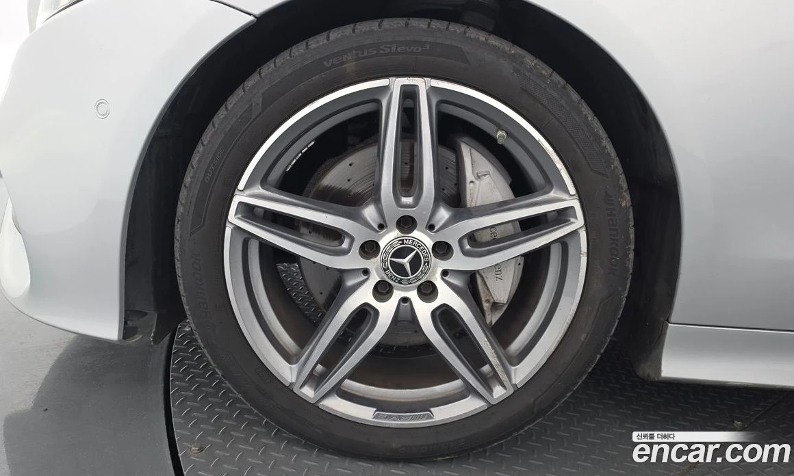 Mercedes-Benz E 220 Coupe, снимка 5 - Автомобили и джипове - 55794416