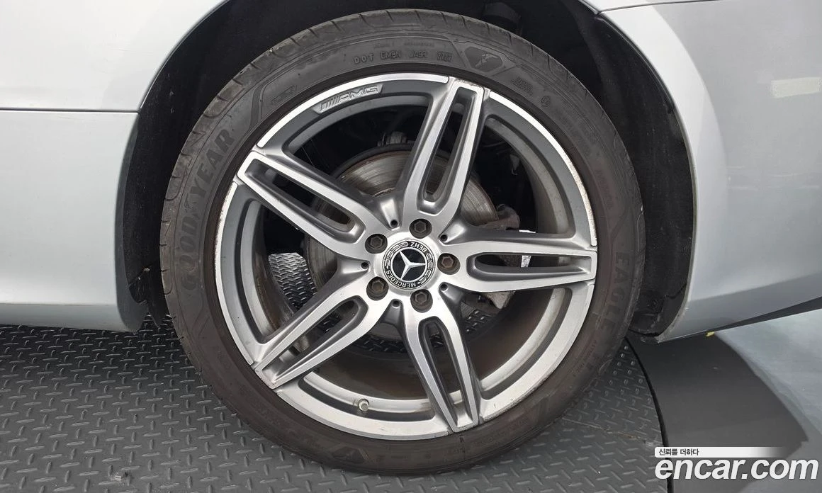 Mercedes-Benz E 220 Coupe, снимка 7 - Автомобили и джипове - 55794416