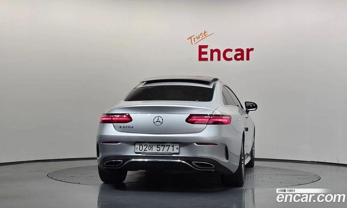 Mercedes-Benz E 220 Coupe, снимка 4 - Автомобили и джипове - 55794416