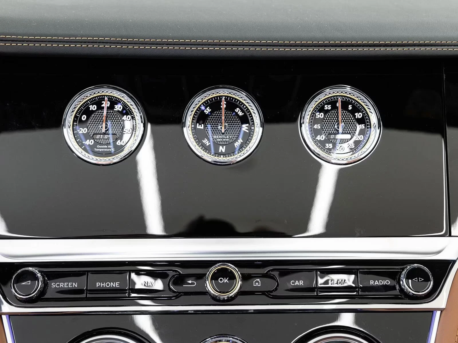Bentley Continental gt GTC/ V8 HYBRID / AZURE / B&O / HUD / 360 / , снимка 13 - Автомобили и джипове - 55978102