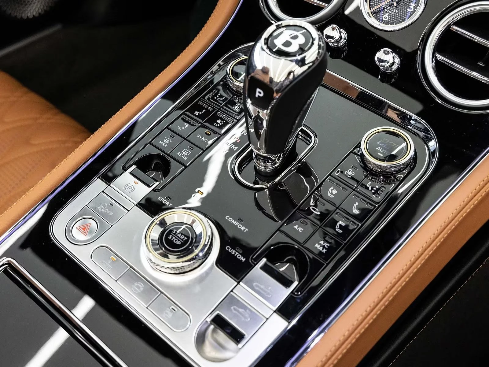 Bentley Continental gt GTC/ V8 HYBRID / AZURE / B&O / HUD / 360 / , снимка 14 - Автомобили и джипове - 55978102