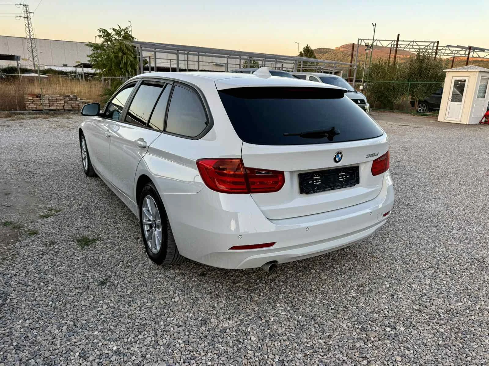 BMW 318 2.0D Italia 143kc, снимка 8 - Автомобили и джипове - 56007255