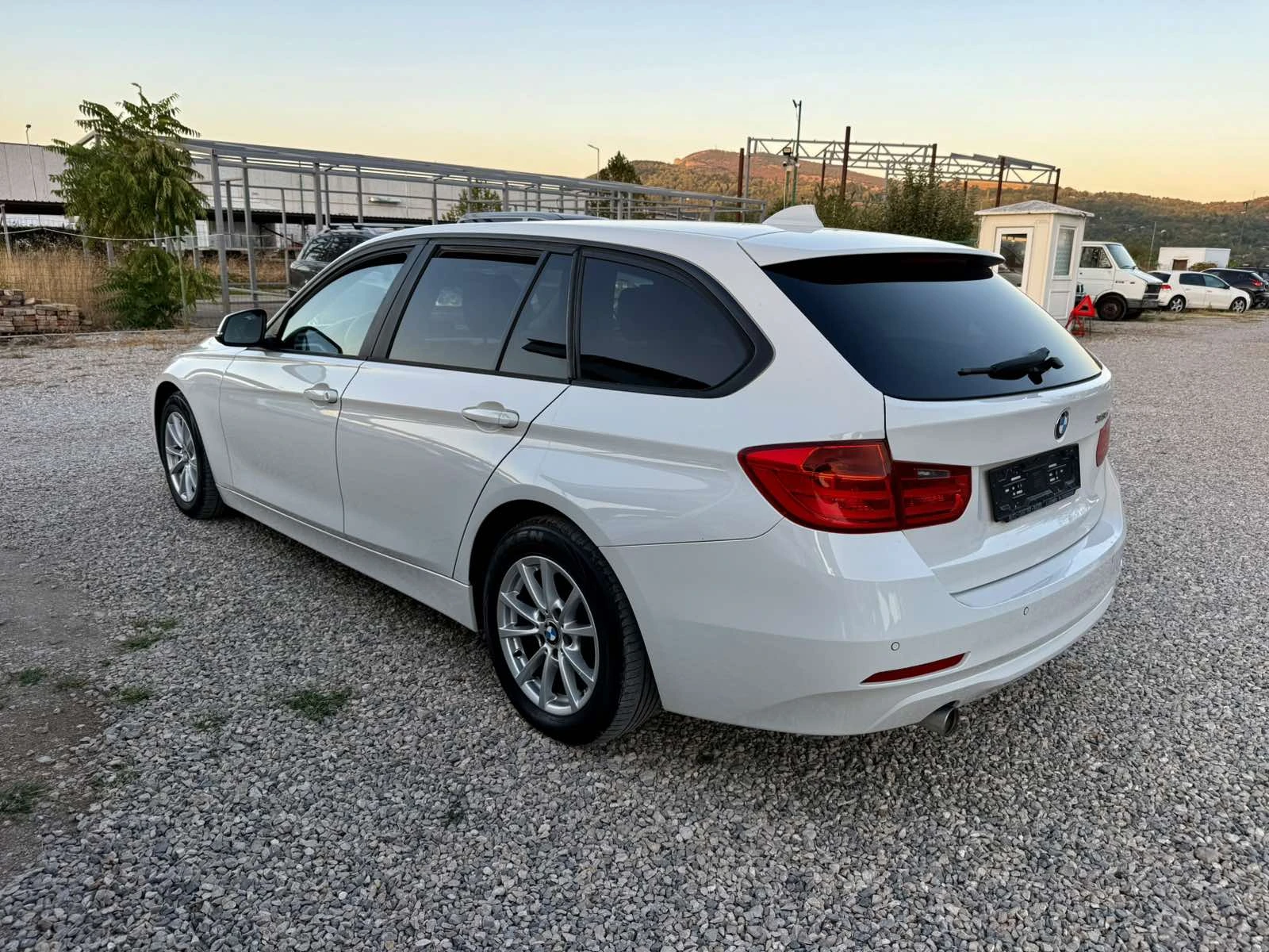 BMW 318 2.0D Italia 143kc, снимка 9 - Автомобили и джипове - 56007255