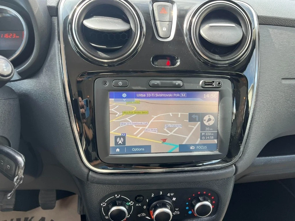 Dacia Lodgy 1.2 Stepway Е-6, снимка 8 - Автомобили и джипове - 56293653