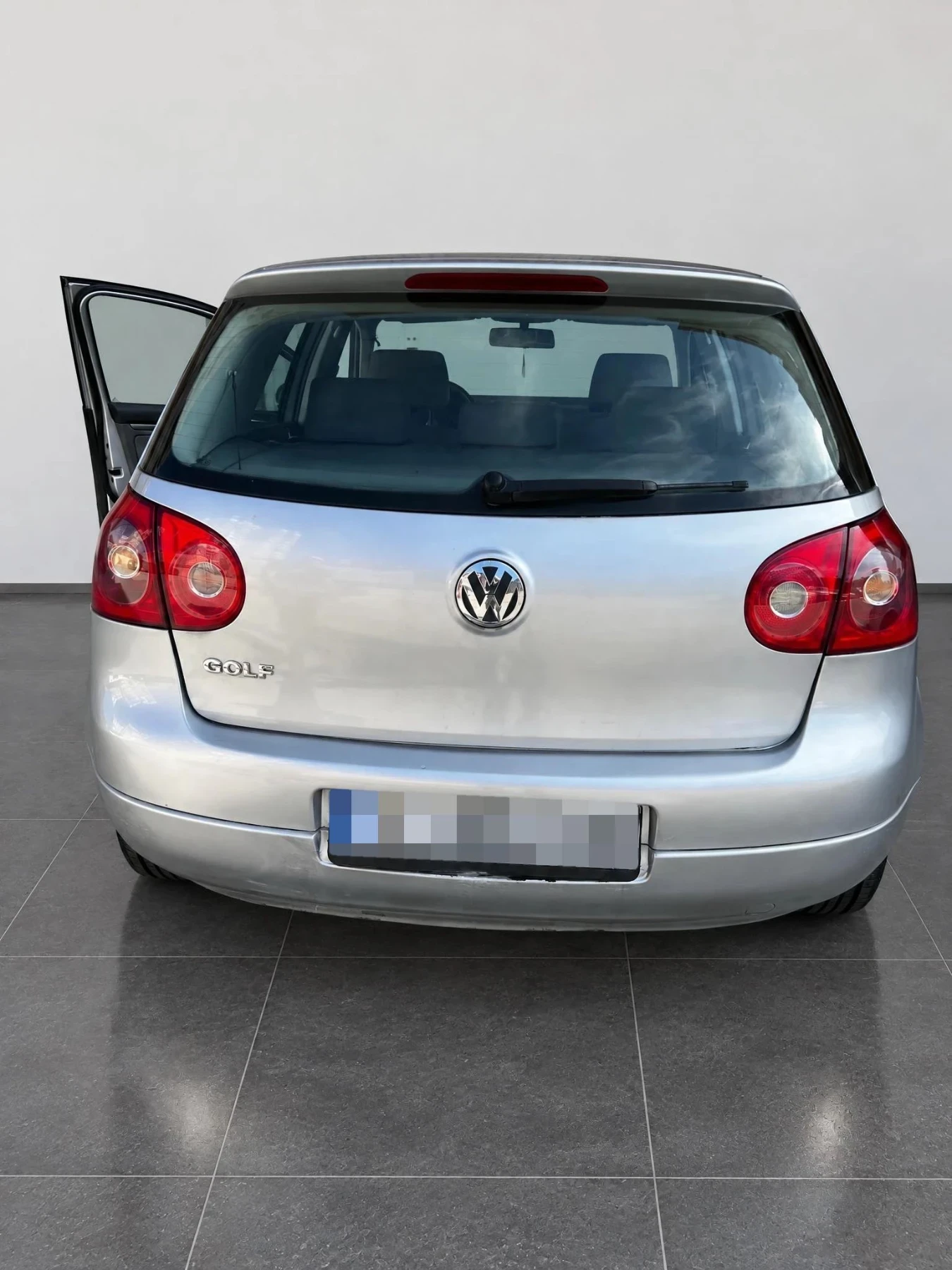 VW Golf 1.6 FSI, снимка 4 - Автомобили и джипове - 56447460
