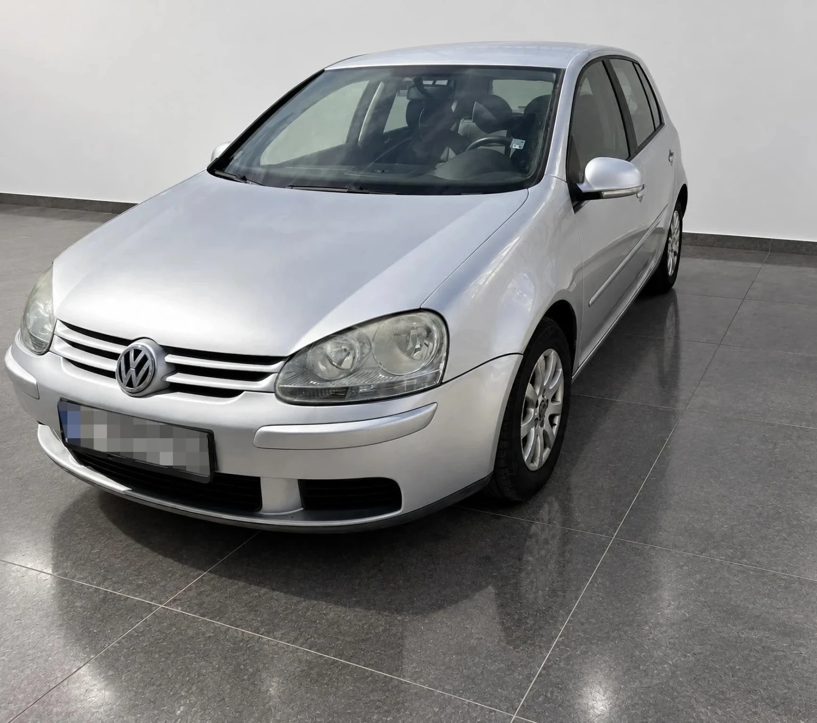 VW Golf 1.6 FSI, снимка 2 - Автомобили и джипове - 56447460