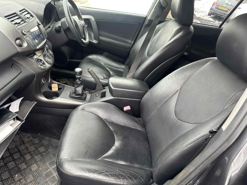 Toyota Rav4 2. 2 D-4D (150 к. с. ), 4x4, НА ЧАСТИ, снимка 14 - Автомобили и джипове - 52982295