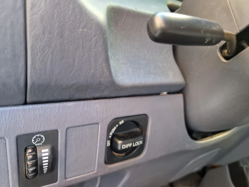 Toyota Land cruiser 3.0TD-автоматик, снимка 7 - Автомобили и джипове - 51894111