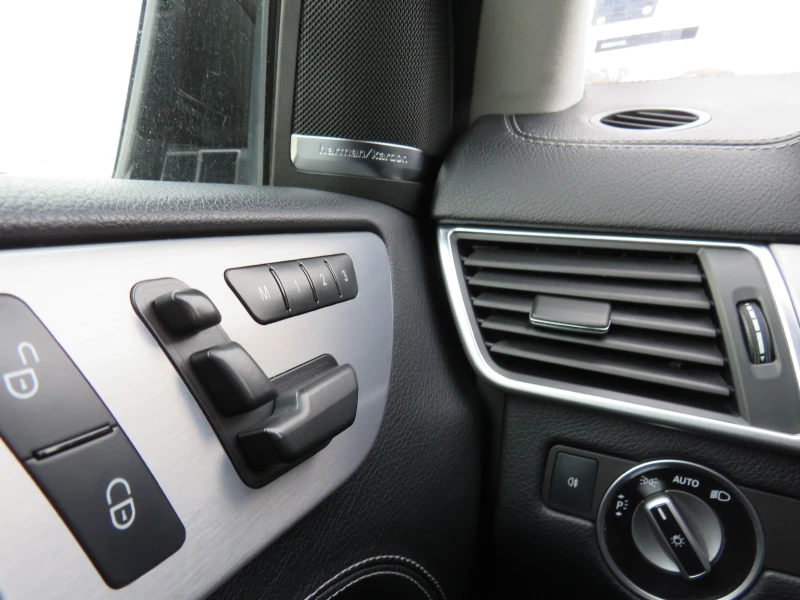 Mercedes-Benz ML 350 * AMG-PACK DISTRONIC+ РЕГИСТРИРАН* , снимка 14 - Автомобили и джипове - 52812736