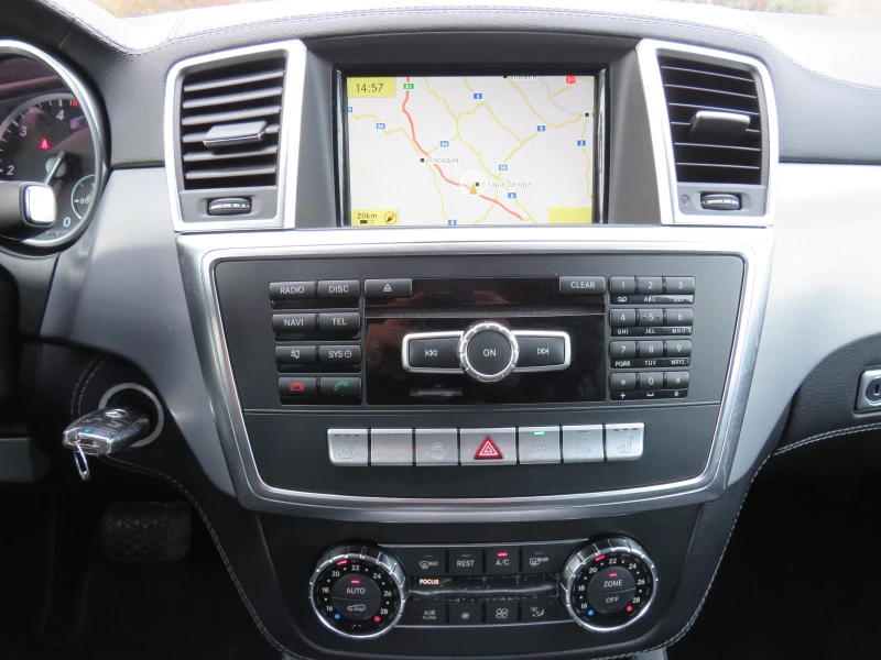 Mercedes-Benz ML 350 * AMG-PACK DISTRONIC+ РЕГИСТРИРАН* , снимка 16 - Автомобили и джипове - 52812736