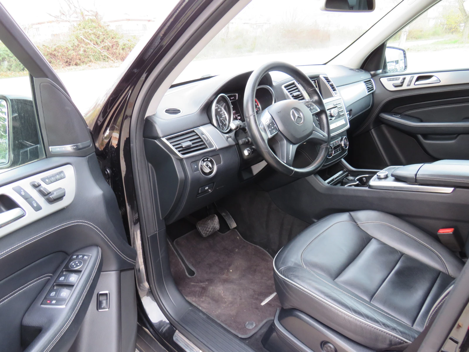 Mercedes-Benz ML 350 * AMG-PACK DISTRONIC+ РЕГИСТРИРАН*  - изображение 9