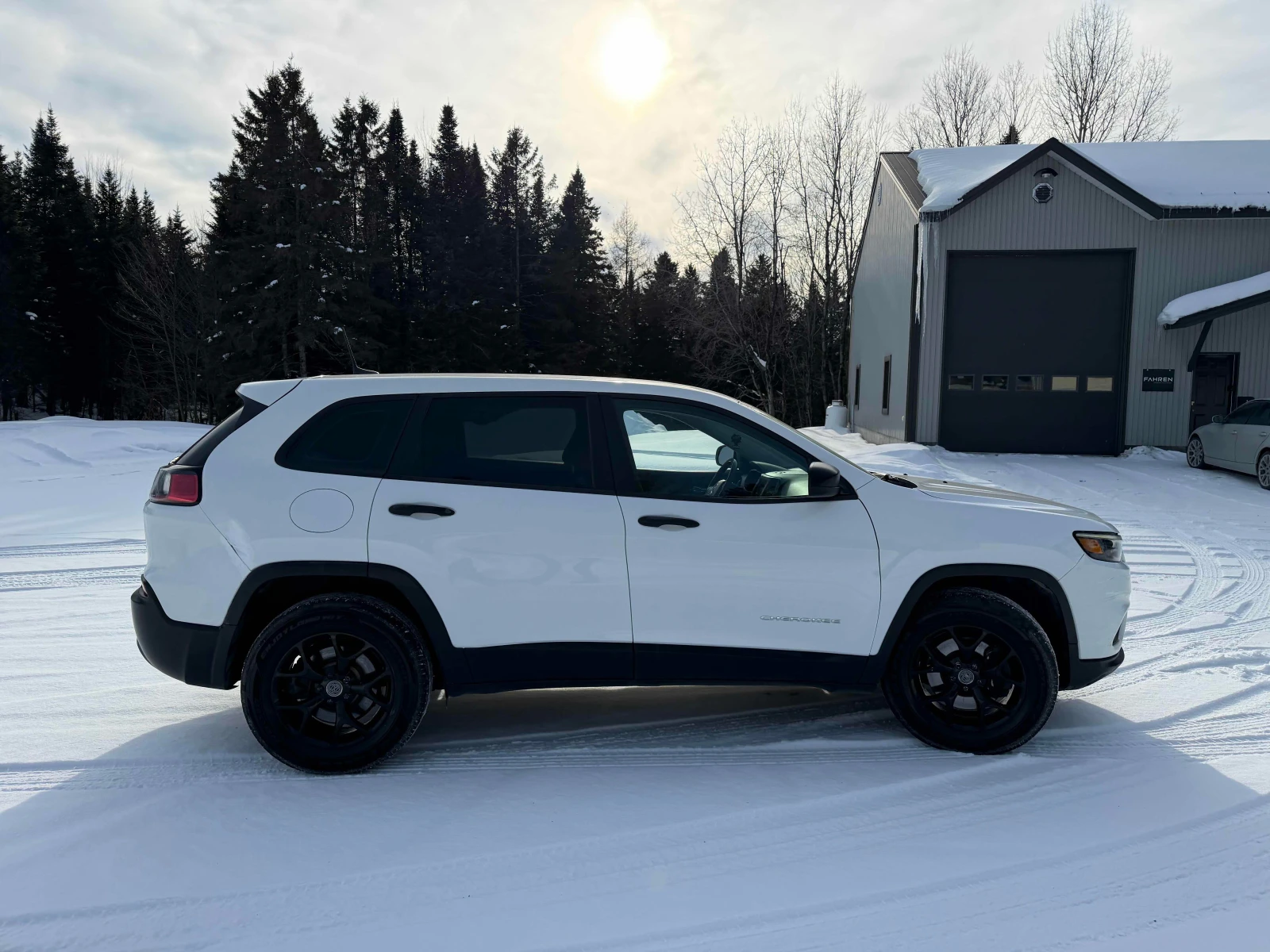 Jeep Cherokee * * CARFAX * * АВТО КРЕДИТ * *  - изображение 3
