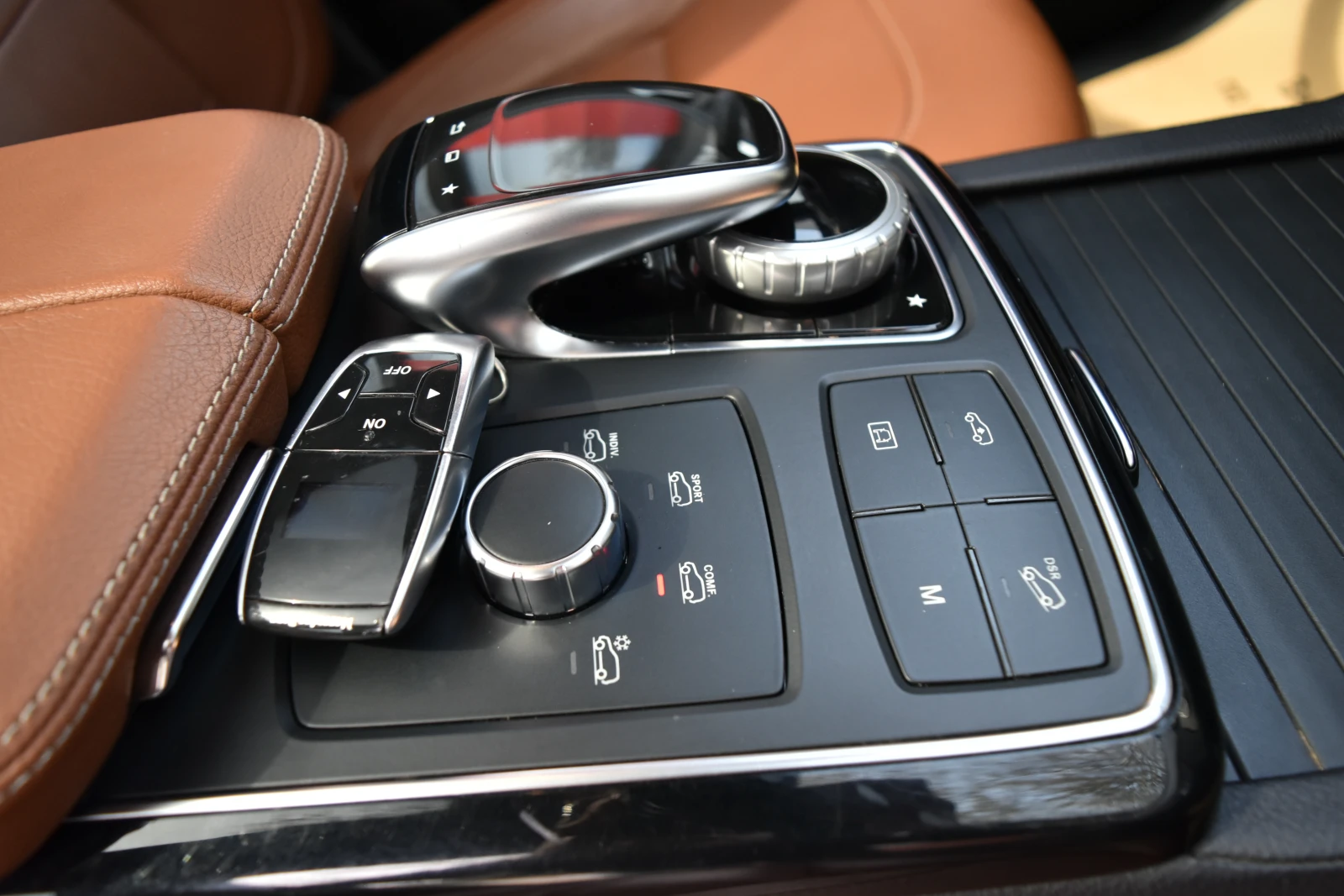 Mercedes-Benz GLE 350 d 4M Coupe AMG* Distronic* Pano* Navi* 360* Air* K, снимка 11 - Автомобили и джипове - 54036484