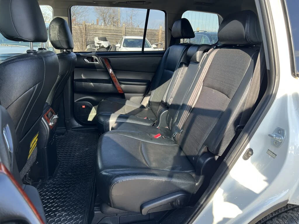 Toyota Highlander LIMITED* АвтоКредит* (ЦЕНА ДО БГ), снимка 12 - Автомобили и джипове - 54068395