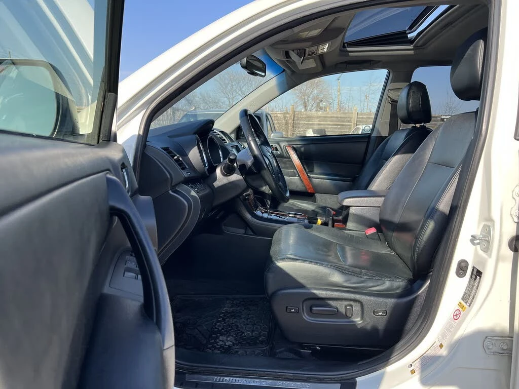 Toyota Highlander LIMITED* АвтоКредит* (ЦЕНА ДО БГ), снимка 8 - Автомобили и джипове - 54068395