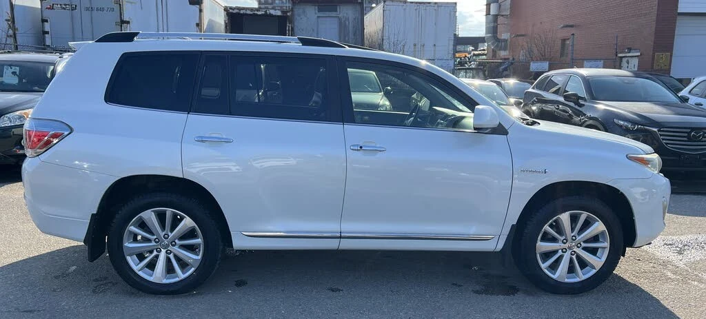 Toyota Highlander LIMITED* АвтоКредит* (ЦЕНА ДО БГ), снимка 5 - Автомобили и джипове - 54068395