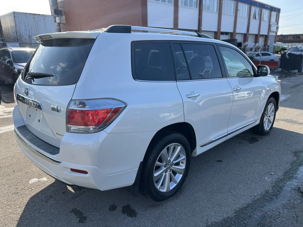 Toyota Highlander LIMITED* АвтоКредит* (ЦЕНА ДО БГ), снимка 4 - Автомобили и джипове - 54068395