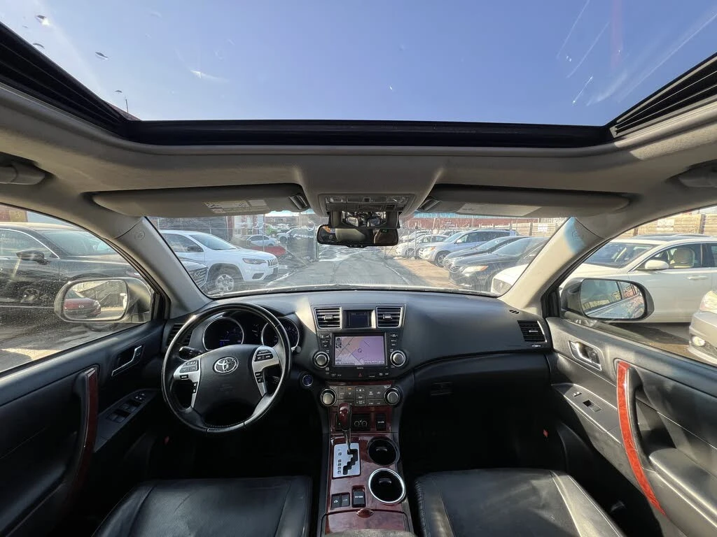 Toyota Highlander LIMITED* АвтоКредит* (ЦЕНА ДО БГ), снимка 15 - Автомобили и джипове - 54068395