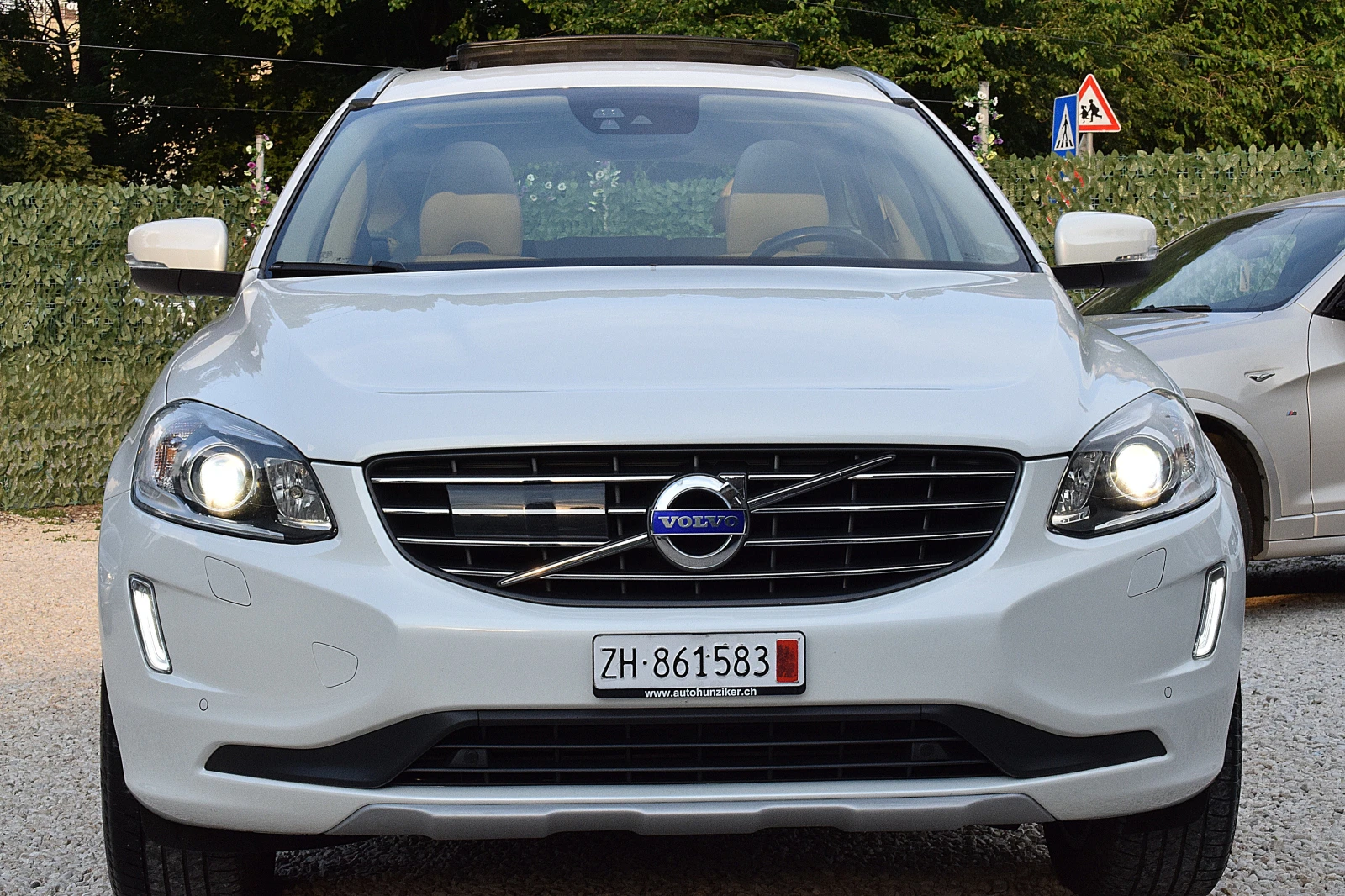 Volvo XC60 2.4/D5/220к.с/ШВЕЙЦАРИЯ-LUX/ДИСТРОНИК/BLISS/LANE , снимка 2 - Автомобили и джипове - 55307019