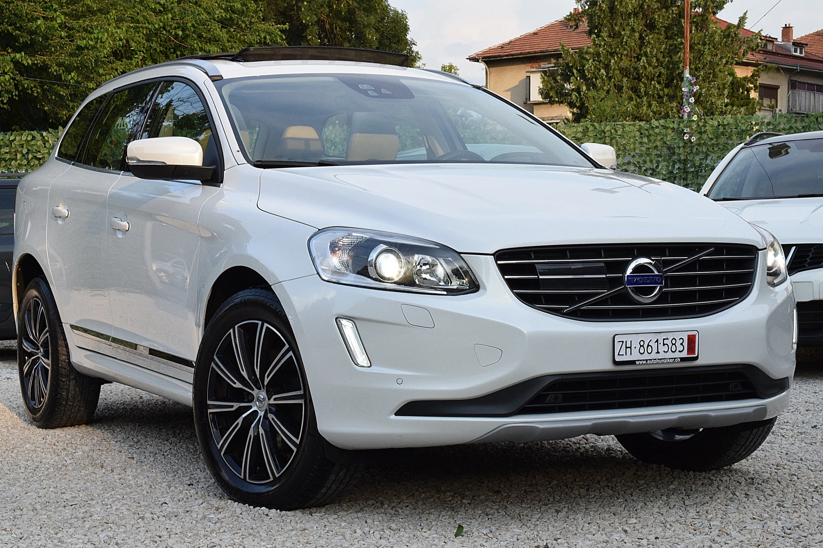 Volvo XC60 2.4/D5/220к.с/ШВЕЙЦАРИЯ-LUX/ДИСТРОНИК/BLISS/LANE , снимка 3 - Автомобили и джипове - 55307019