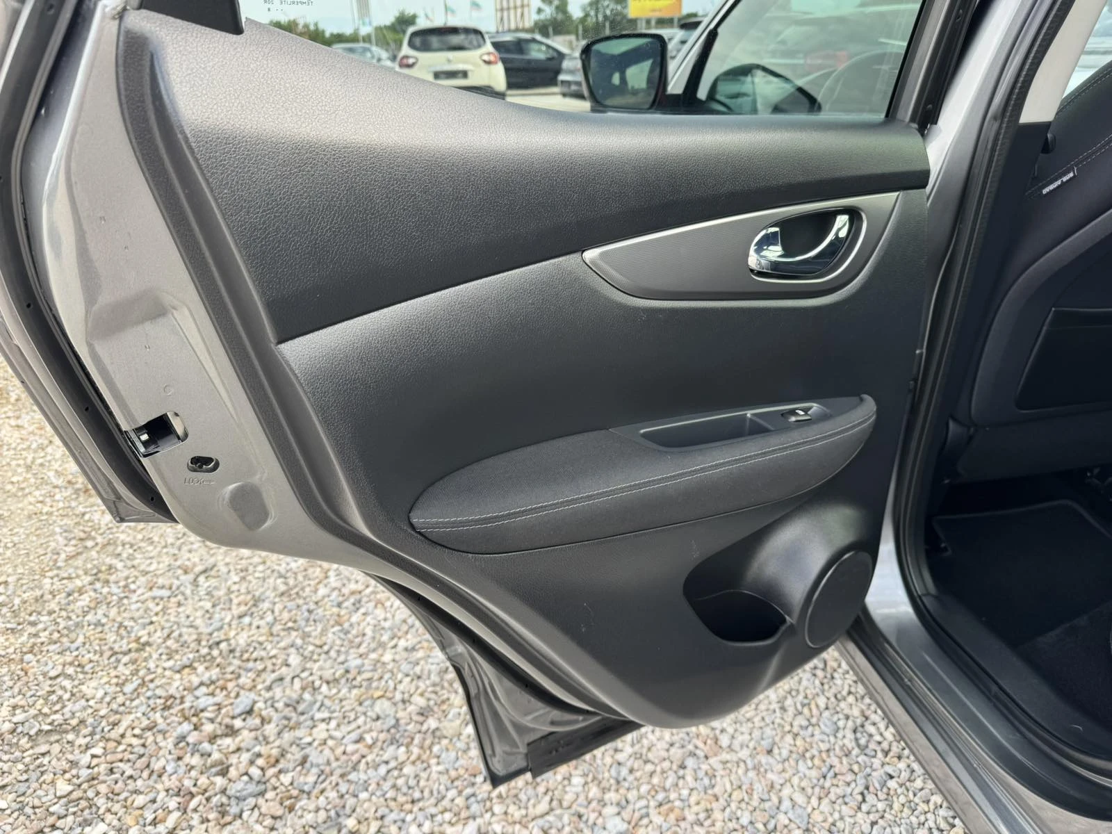 Nissan Qashqai 1.6dci, снимка 7 - Автомобили и джипове - 55804226