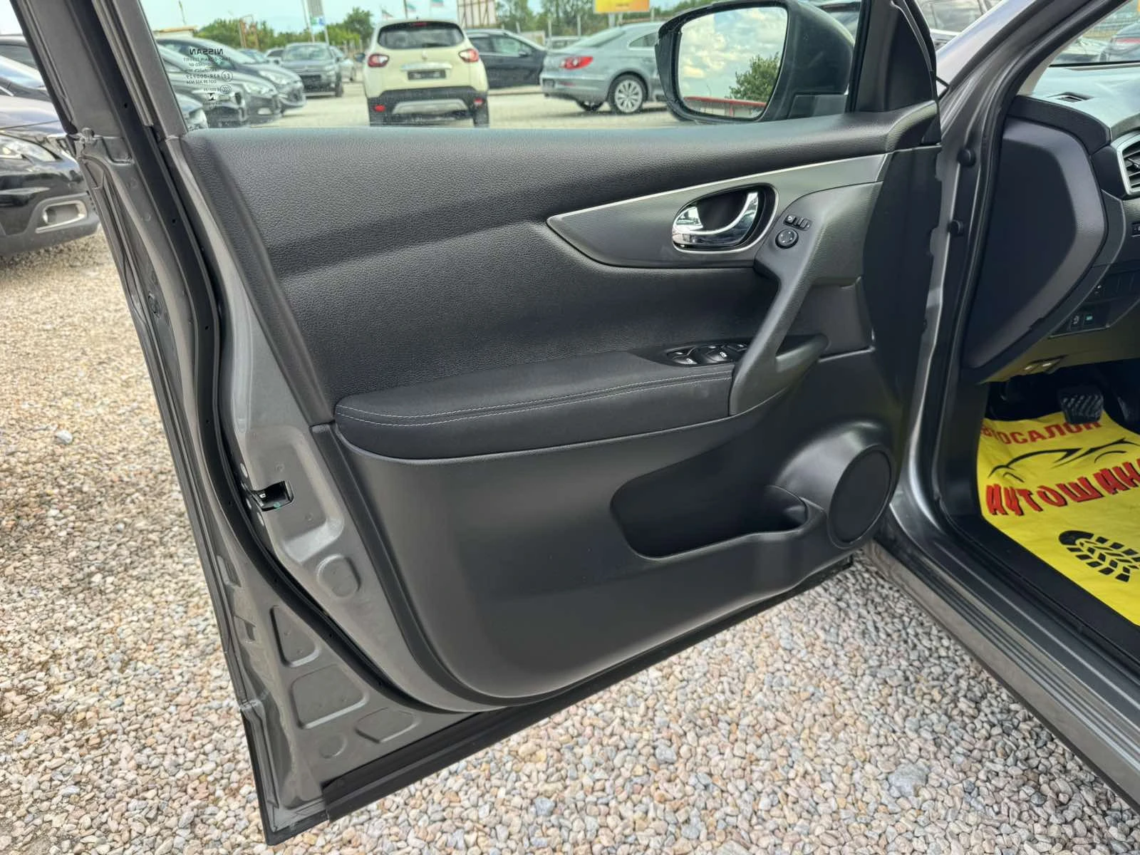Nissan Qashqai 1.6dci, снимка 12 - Автомобили и джипове - 55804226