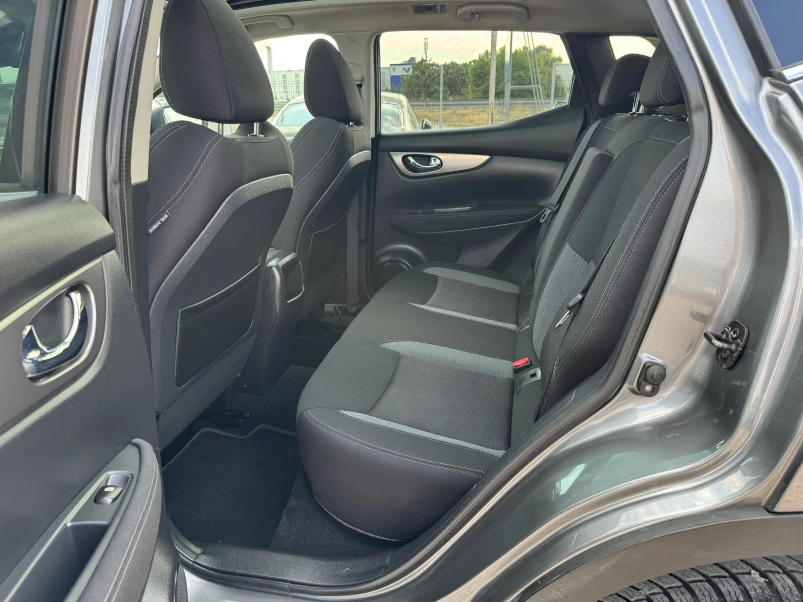 Nissan Qashqai 1.6dci, снимка 8 - Автомобили и джипове - 55804226