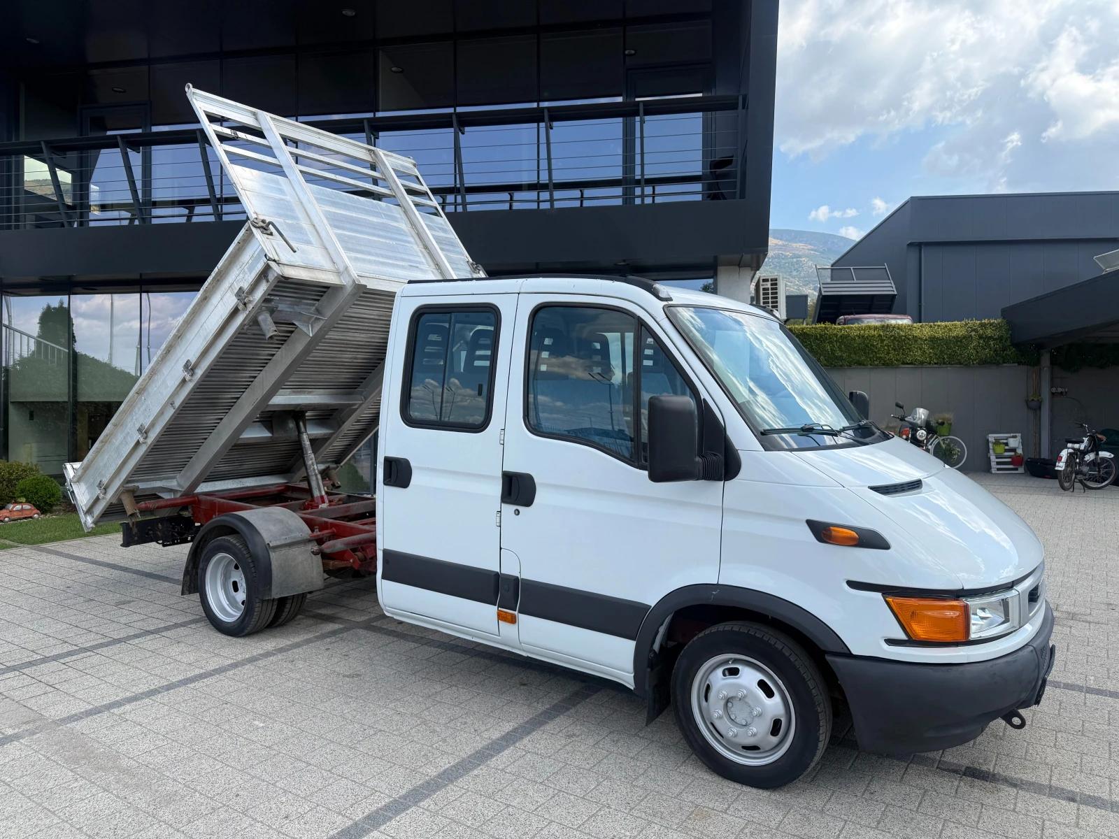 Iveco Daily 35C11 до 3.5т. 2.80м. 7-местен, снимка 2 - Бусове и автобуси - 55831773