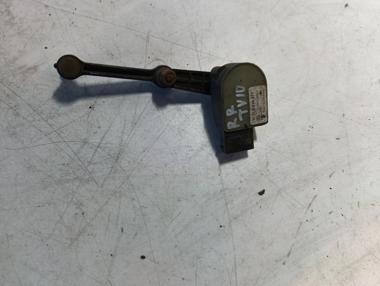 датчик окачване заден десен 8E0907503 VW Touareg