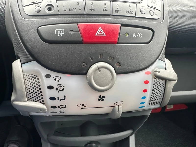 Peugeot 107 1.0* KOJA* KLIMA* REALNI KM* , снимка 12 - Автомобили и джипове - 47129305