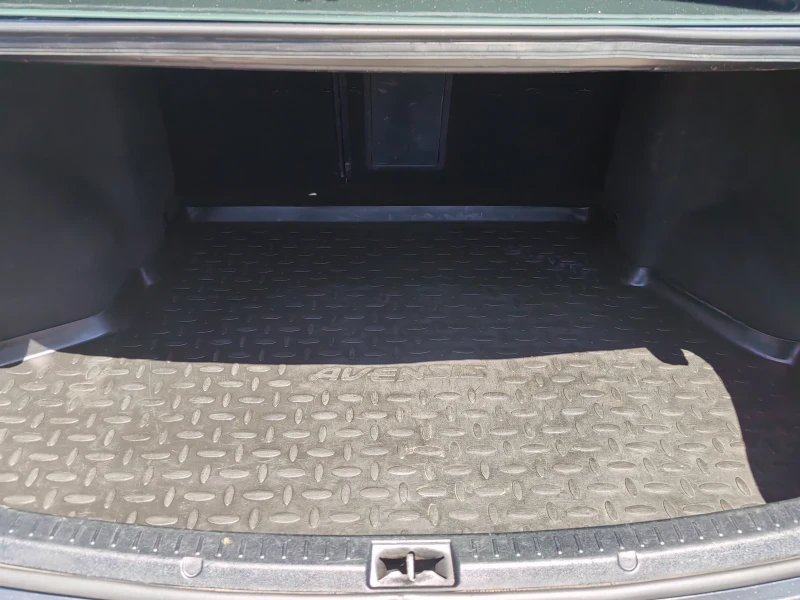 Toyota Avensis 2.0td 129ps, снимка 17 - Автомобили и джипове - 52558746