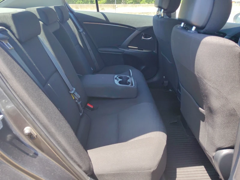 Toyota Avensis 2.0td 129ps, снимка 11 - Автомобили и джипове - 52558746