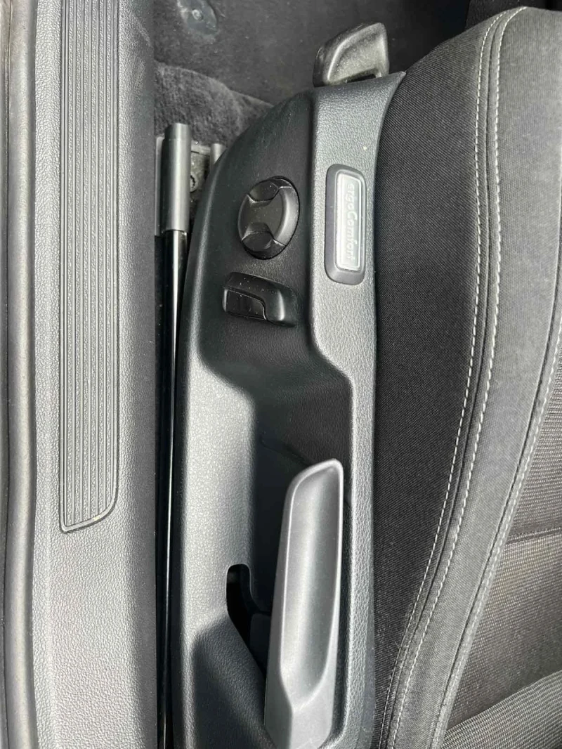 VW Passat 1.4i Пълна сервизна история!, снимка 12 - Автомобили и джипове - 52694355