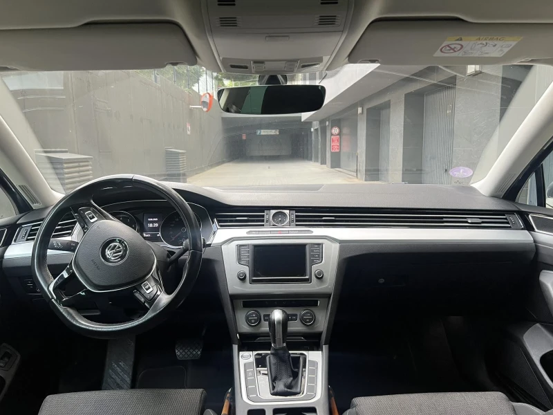 VW Passat 1.4i Пълна сервизна история!, снимка 8 - Автомобили и джипове - 52694355