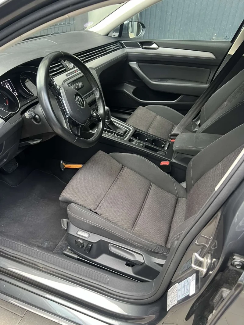 VW Passat 1.4i Пълна сервизна история!, снимка 10 - Автомобили и джипове - 52694355