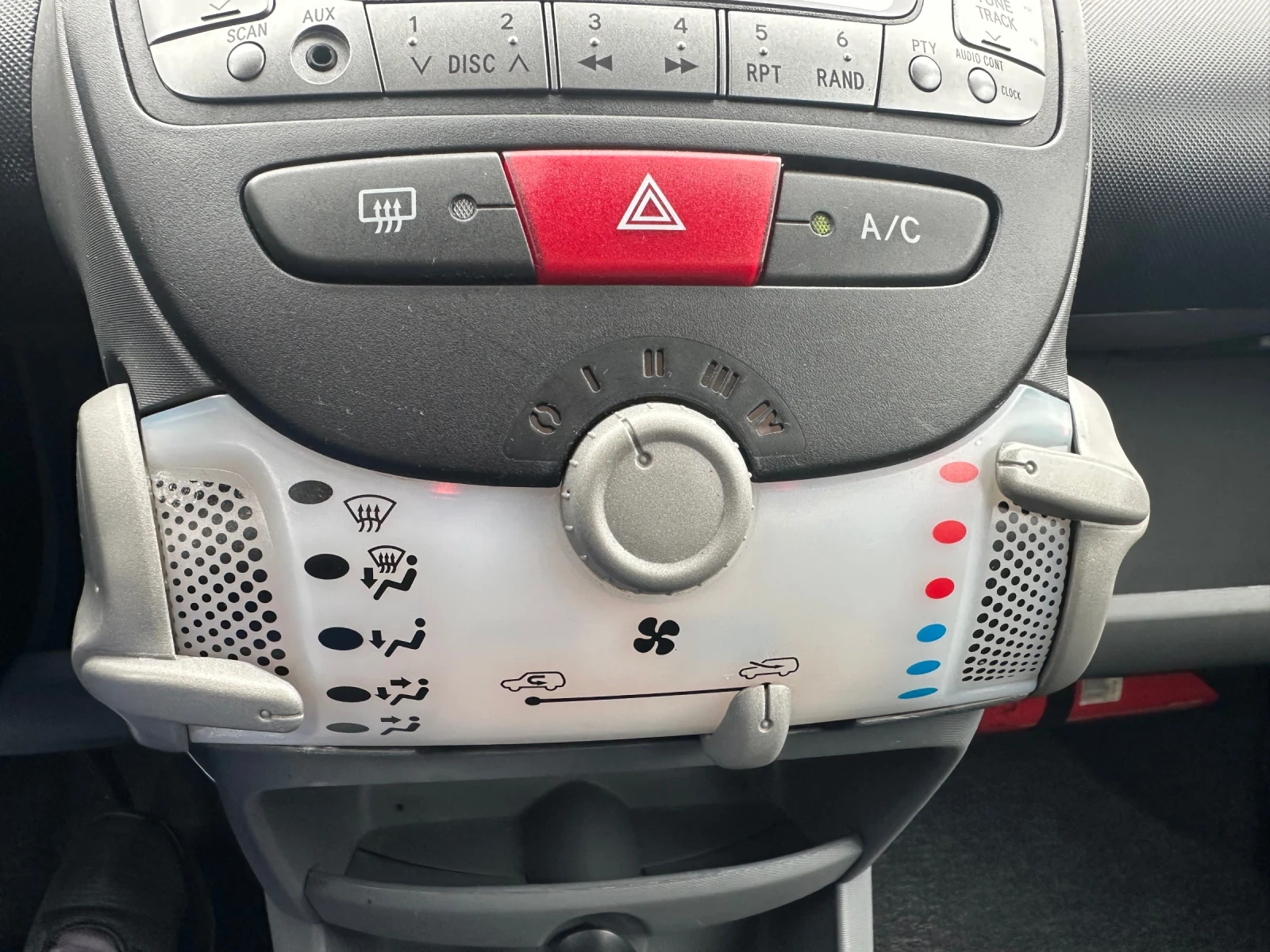 Peugeot 107 1.0* KOJA* KLIMA* REALNI KM*  | Mobile.bg — изображение 12