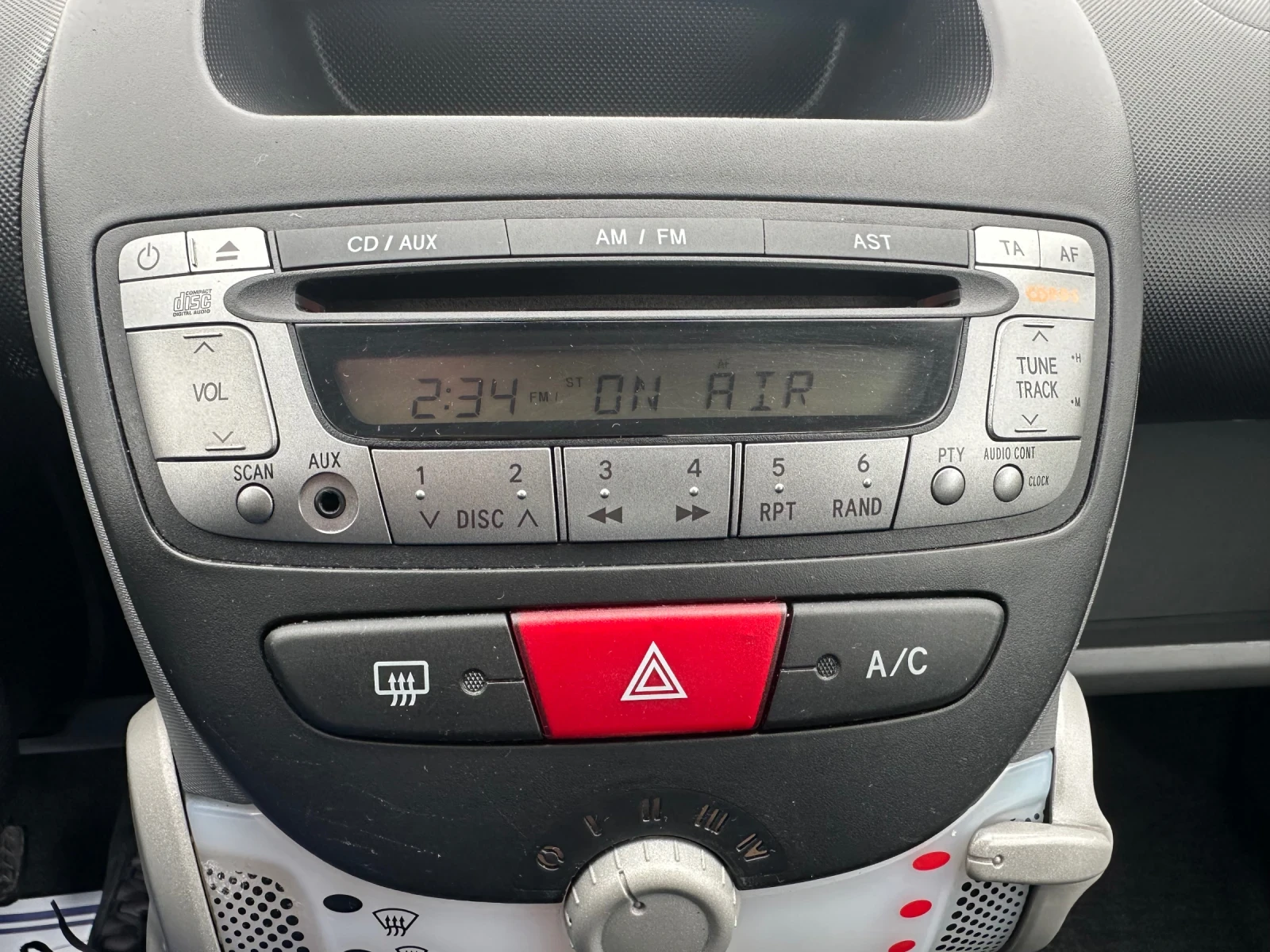 Peugeot 107 1.0* KOJA* KLIMA* REALNI KM*  | Mobile.bg — изображение 11