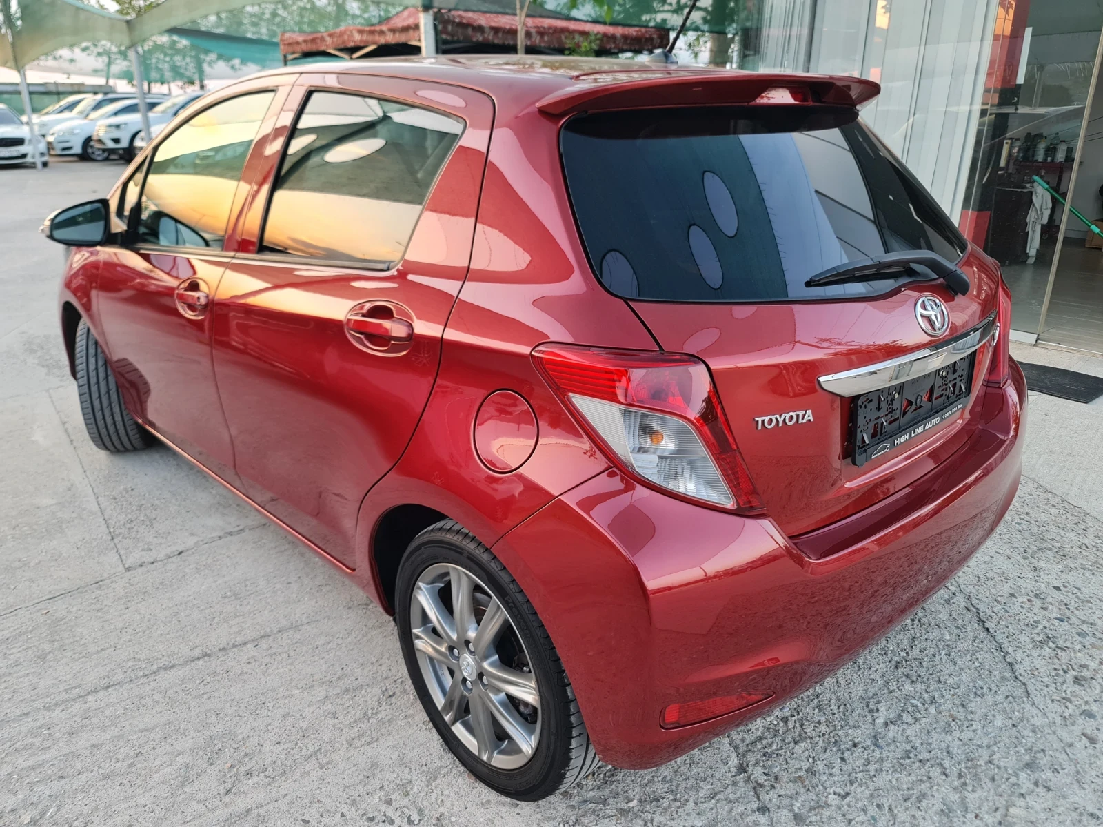 Toyota Yaris 1.33 VVTI Автоматик Навигация Камера - изображение 2