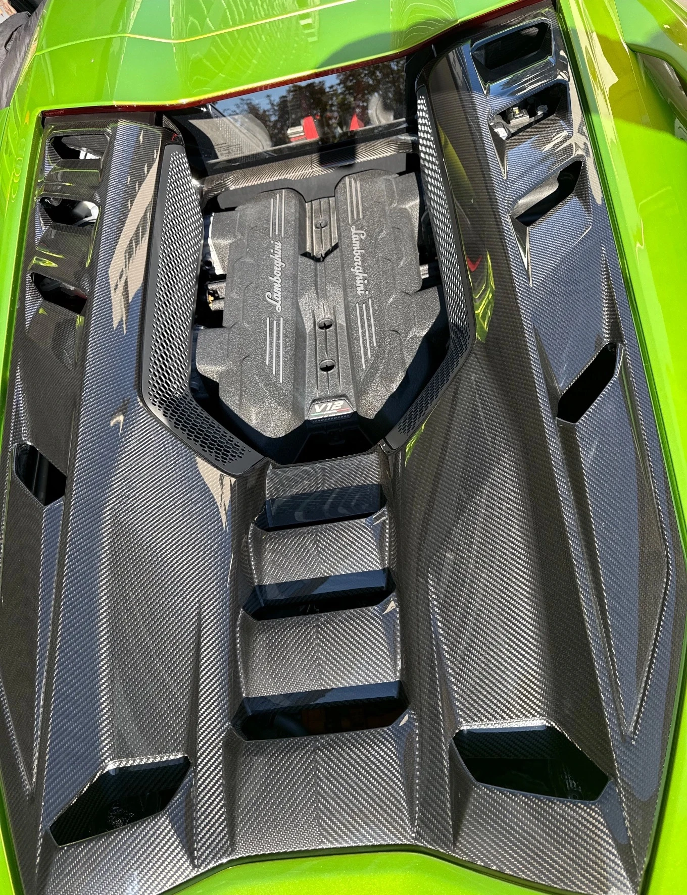 Lamborghini Revuelto  - изображение 5