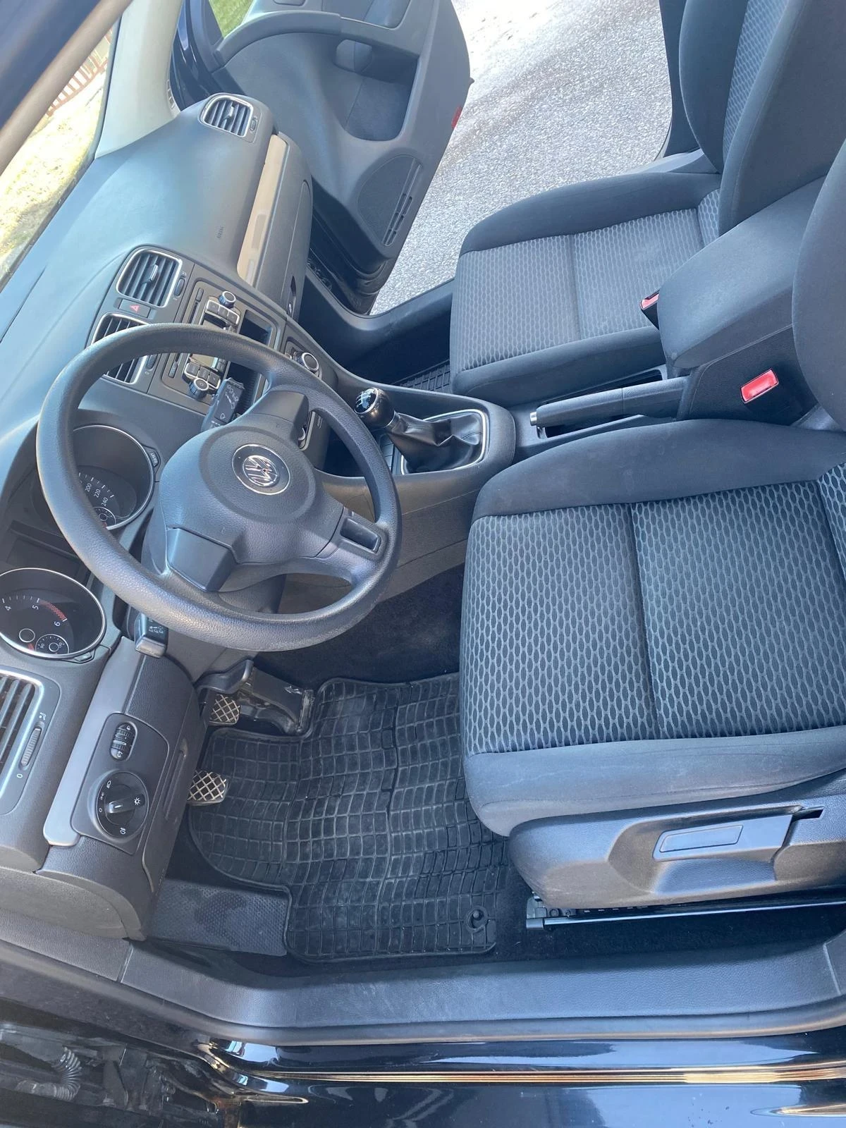 VW Golf 1.6 TDI, снимка 8 - Автомобили и джипове - 53833855