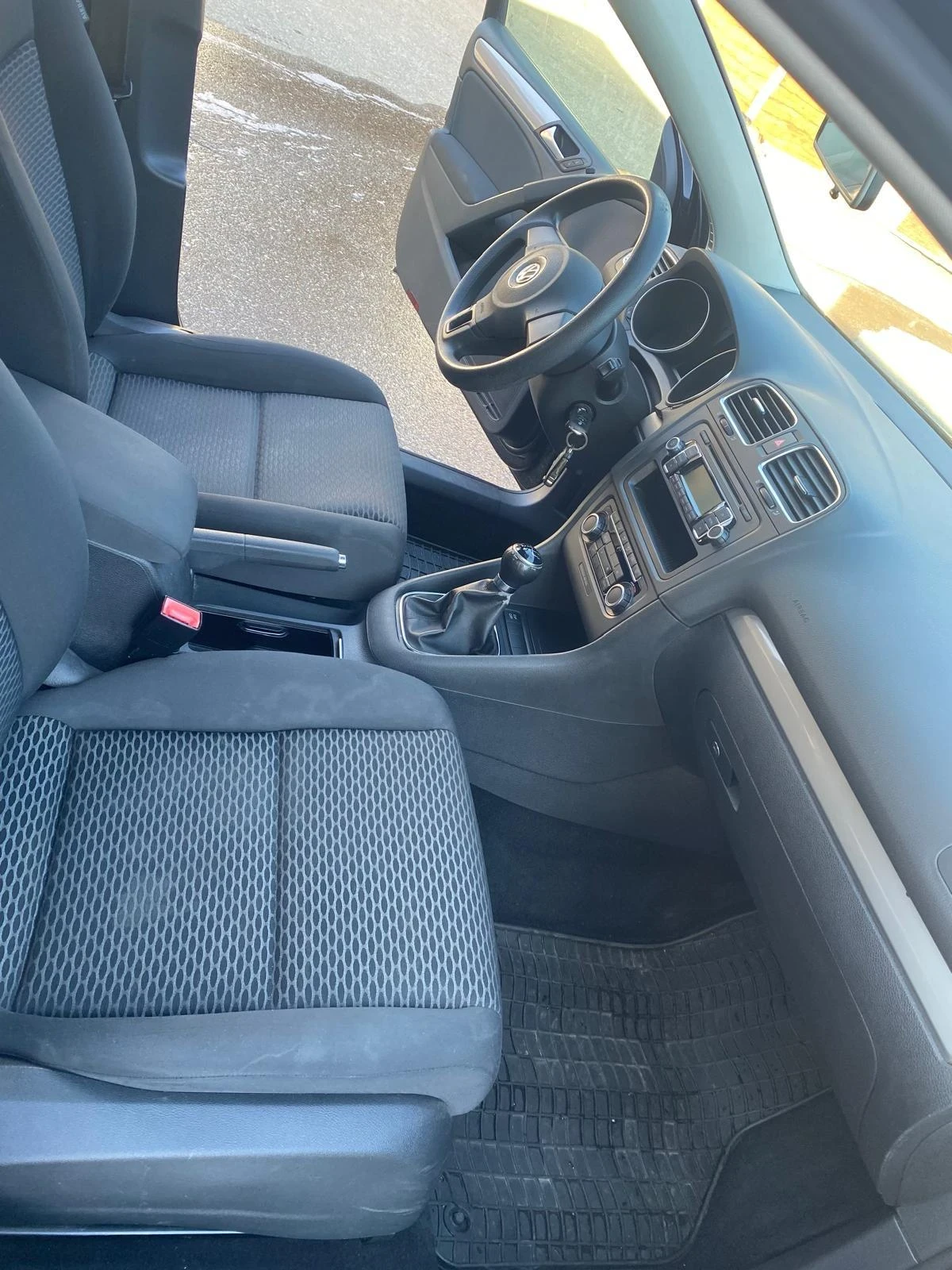 VW Golf 1.6 TDI, снимка 10 - Автомобили и джипове - 53833855