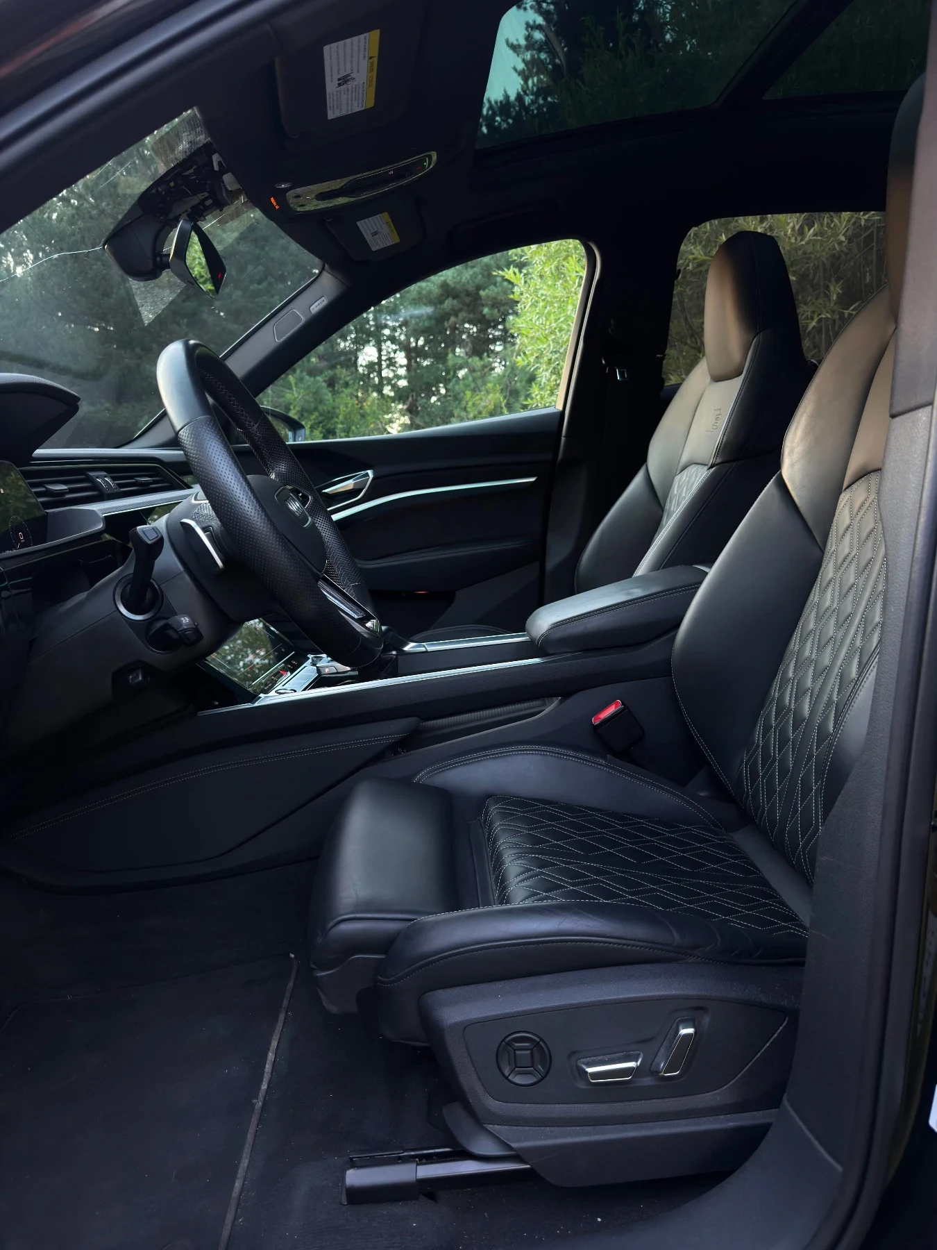 Audi E-Tron S Sportback , снимка 14 - Автомобили и джипове - 55467325