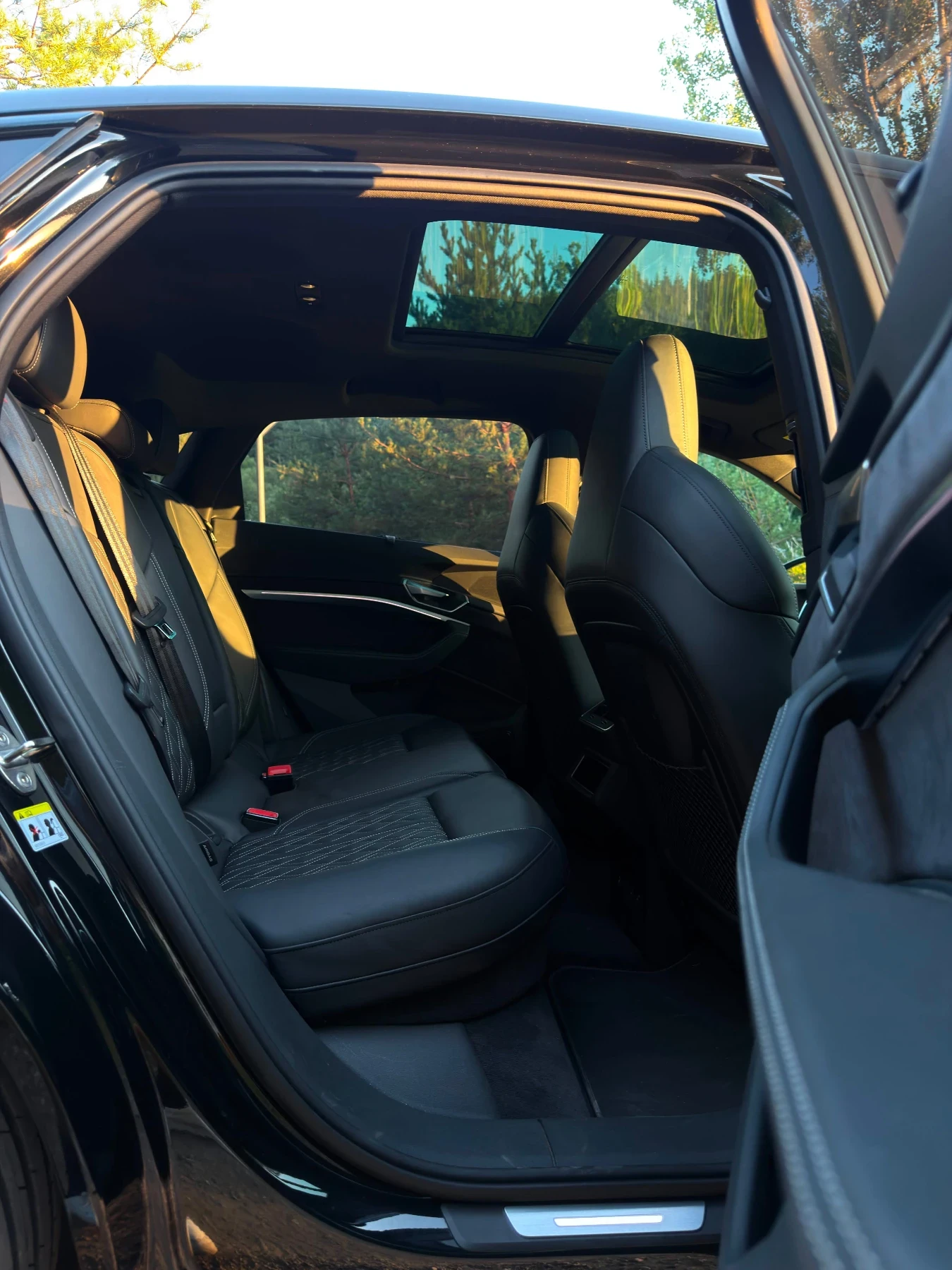 Audi E-Tron S Sportback , снимка 16 - Автомобили и джипове - 55467325