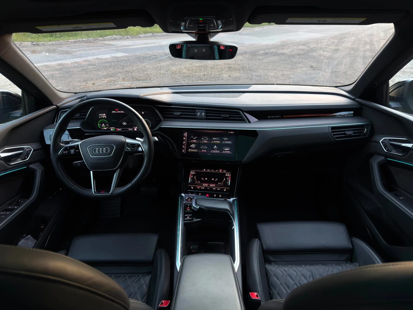 Audi E-Tron S Sportback , снимка 12 - Автомобили и джипове - 55467325