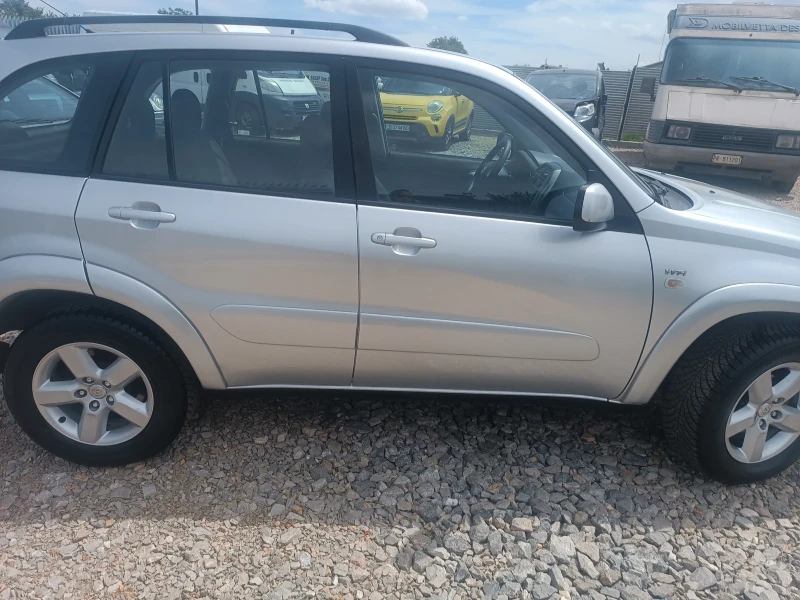 Toyota Rav4 2.0 Бензин 150к.с., снимка 7 - Автомобили и джипове - 52302249