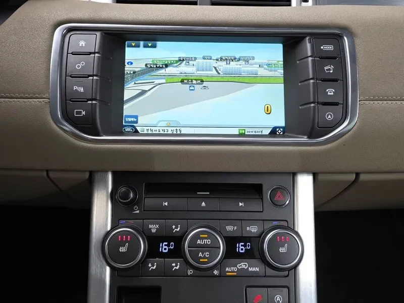 Land Rover Range Rover Evoque 2.0 Td4 Se, снимка 14 - Автомобили и джипове - 55749933