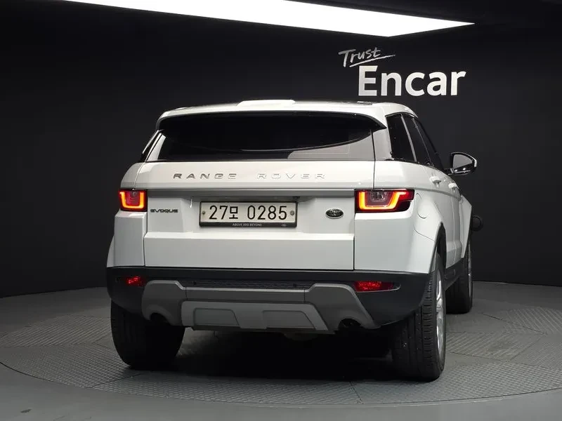 Land Rover Range Rover Evoque 2.0 Td4 Se, снимка 4 - Автомобили и джипове - 55749933